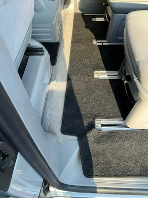 Vând Volkswagen T5 Multivan - imagine 5