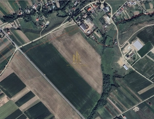 Teren 10 ha cu front la E85 și aproape de Drumul Expres Suceava–Siret - imagine 1