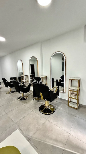 inchiriez post salon pentru 2 coafeze 1 frizer , pedi medicala si make up  - imagine 4