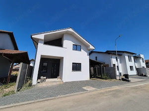 Casă NOUĂ, 4 camere, 150 mp construiți, teren 326 mp, Via Carmina