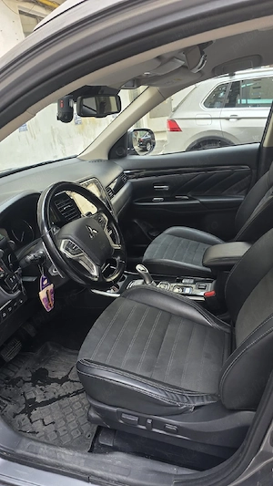 Vând Mitsubishi Outlander PHEV 2020 - imagine 5