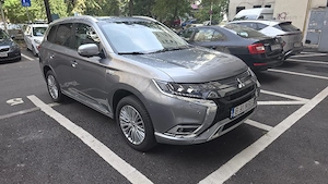 Vând Mitsubishi Outlander PHEV 2020 - imagine 2