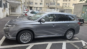 Vând Mitsubishi Outlander PHEV 2020