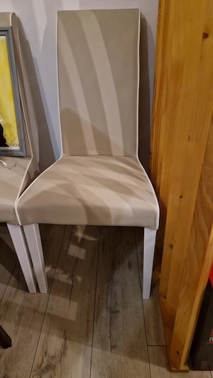 Scaun lemn masiv si tapiterie piele sintetica