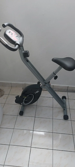 Bicicleta fitnes pliabila