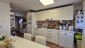 Ocazia Verii ! Apartament 3 camere modernizat și parțial mobilat vis-a-vis de Kaufland Corvinilor !! - imagine 3