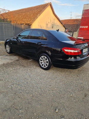 Vând urgent Mercedes e-class - imagine 2