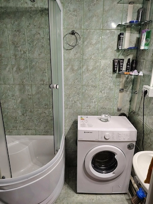 Vând două apartamente cu 2 și 3 camere  - imagine 2