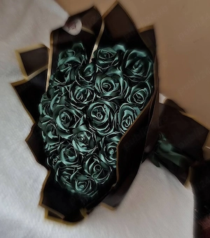 De vânzare buchet de trandafiri din satin realizat manual 