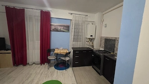 închiriez garsonieră 