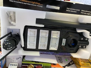 Sistem Inteligent 2-în-1:    Lampă Stradală Solară LED + Cameră de Supraveghere Wi-Fi (450W)  