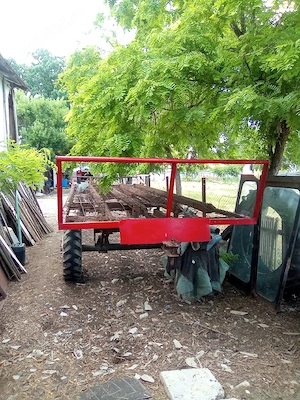 se vinde trancar fe cărat baloti rotunzi cu o capacitate de 26 bucati