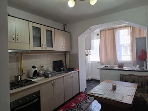 Închiriez apartament cu 2 camere în Cartierul Unirii, etaj 2, încălzire pe gaz. Tel:   