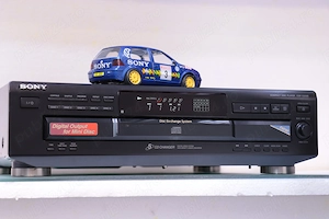 CD Player Sony CDP-CE335   5 Disc Changer,Digital Output.