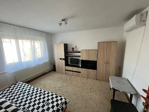 Închiriez garsoniera 