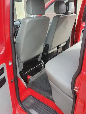 De vanzare VW T5 Doka 6locuri 2.5 TDI Euro 4 Aer conditionat Recent adus Germania Impecabila  - imagine 5