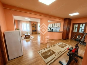 Casă mare D+P+2E (486 mp) – Ideală Mini-Bloc / 3 Apartamente - imagine 9