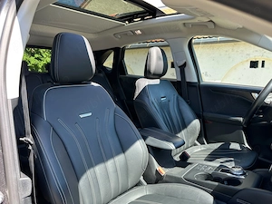 Vând sau Schimb,Ford Kuga Vignale,4 4, 2020,2.0 diesel,200 cai  - imagine 8