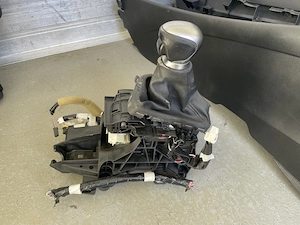 Vand pt. TOYOTA C-HR fab. 2020- 2015 scaune fata ,fete usi, cotiera si timonerie - imagine 8