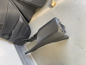 Vand pt. TOYOTA C-HR fab. 2020- 2015 scaune fata ,fete usi, cotiera si timonerie - imagine 7