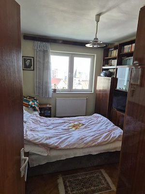 Apart. 3 camere decomandat 66 mp + 2 balcoane, etaj 6 10, Parang 17, mobilat clasic - imagine 4