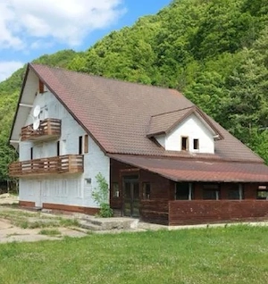 Teren+Casa de Vacanta de vanzare Darmanesti, Valea Uzului