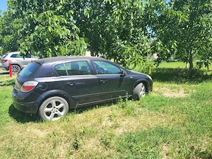 Vand Opel Astra H, motor diesel, cutie manuala, 240.000 km. Masina se vinde intreaga ca masina donat