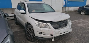 Dezmembrez Volkswagen Tiguan 2.0D 2010 - imagine 2