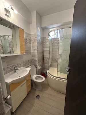 închiriez ap 3 camere București 
