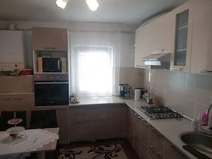 Închiriez apartament doua camere complet utilat și mobilat cu centrală proprie, zona ștrand direct d - imagine 3