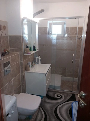 Închiriez apartament doua camere complet utilat și mobilat cu centrală proprie, zona ștrand direct d - imagine 6
