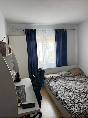 PROPRIETAR. Vand Apartament 3 camere Decomandat zona Lipovei - imagine 4