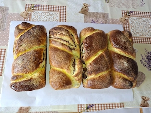 Cozonaci traditionali ,pufosi si aromati - imagine 4