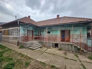 Casă spațioasă cu 4 camere, bucătărie de vară și teren, Cugir