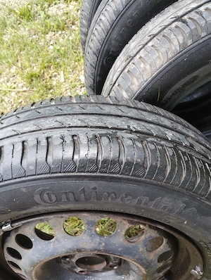 vând 4 cauciucuri continental 1 cauciuc este cu jantă dimens 185/65 R 15 88 T 07619860233