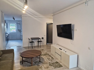 Inchiriez apartament 2 camere, str Traian 58-62, loc de parcare, 600 de euro