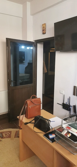 Inchiriez apartament cu o camera, hol, bucatarie, baie
