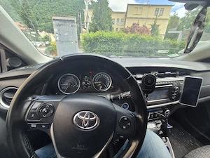 Toyota auris hybrid  - imagine 5