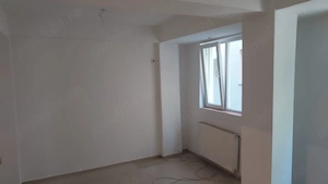 Inchiriez apartament 2 camere in vila - imagine 2