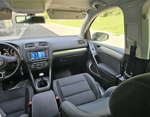 VW Golf 6 1.4MPI Navigatie Clima ÎncălzireScaune Pilot CamerăMarșarier Bluethoot Euro5  - imagine 9