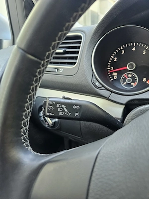 VW Golf 6 1.4MPI Navigatie Clima ÎncălzireScaune Pilot CamerăMarșarier Bluethoot Euro5  - imagine 17