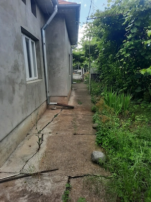 Casa de vanzare in zona linistita. - imagine 4