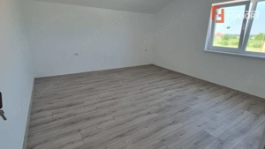 Duplex 4 camere si teren de 300 mp,  zona Mosnita Veche - V10028  - imagine 2