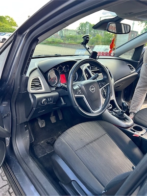 Vând opel astra J  sports tourer 2011 - imagine 5