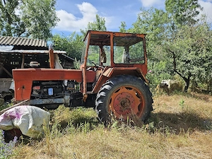 Vând tractor agricol  650 M functionabil cu plug si dis