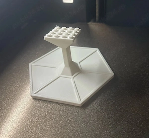 Suport prezentare   Stand înclinat 4x4 compatibil LEGO pentru nave și vehicule construibile