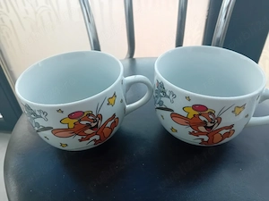 Două căni de ceai or lapte cu tom și Jerry noi