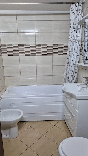 Inchiriez apartament 3 camere langa Mall - imagine 6