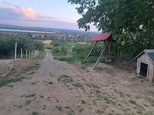 Vand loc de cabana cu pivnita