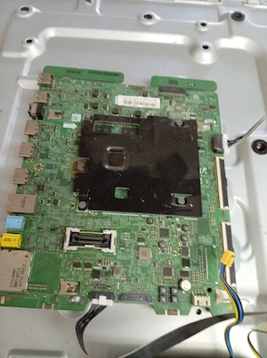 BN 41 02528A și BN44 00947J din tv Samsung cu display spart. 